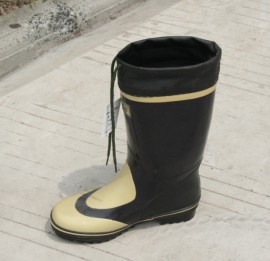 工厂订制版雨鞋，橡胶雨鞋 时尚男女款防水鞋